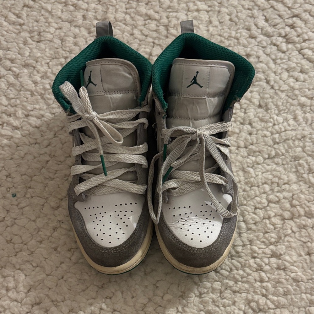 EUC JORDAN 1 MID SE SIZE 2Y